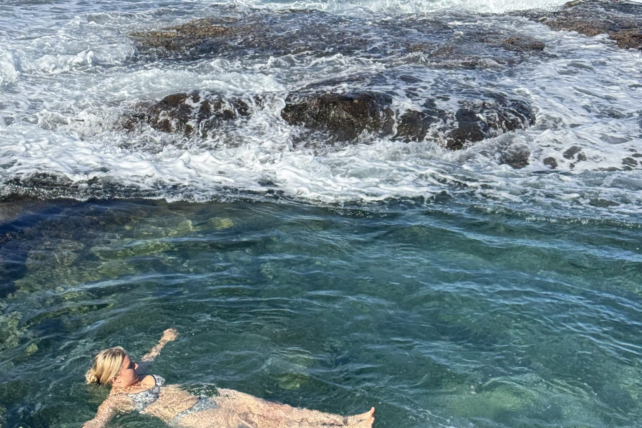 Jill treibt im Meer vor Teneriffa